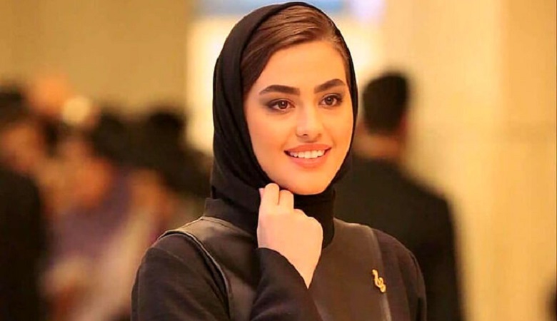 عکس/ ریحانه پارسا شاعر شد و در مسیر جنجالی بهاره رهنما قرار گرفت!