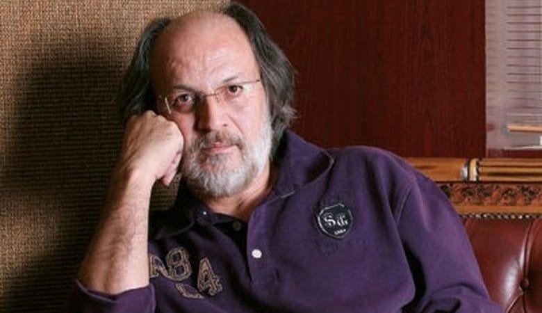 عکس/ پوشش عجیب یک زن در مراسم ختم امین تارخ