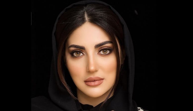 عکس تلخ خانم بازیگر بر بالین پدر درگذشته‌اش