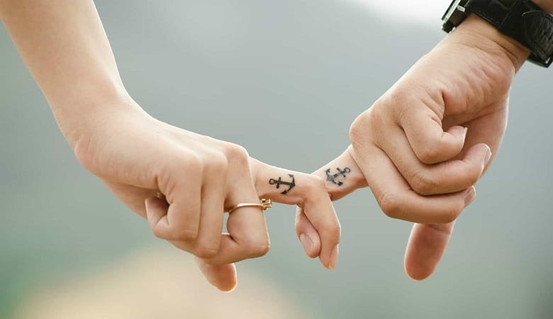 نشانه‌های عاشق شدن متولدین هر ماه!