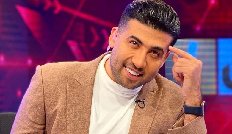 مجری ورزشی کنار رفته از تلوزیون با یک بغل حالش بهتر شد