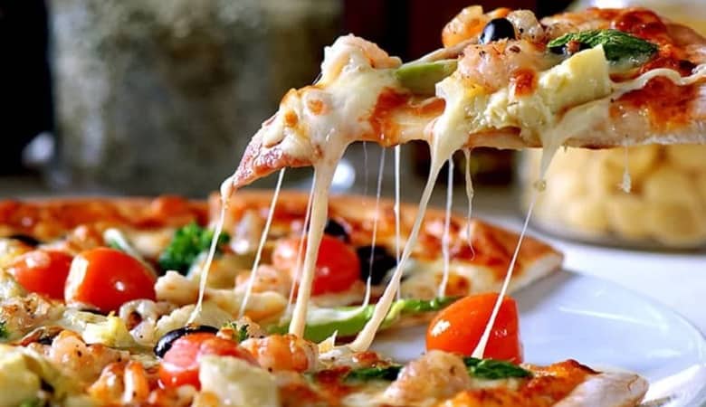 پس از خوردن پیتزا چه اتفاقی در بدن می‌افتد؟