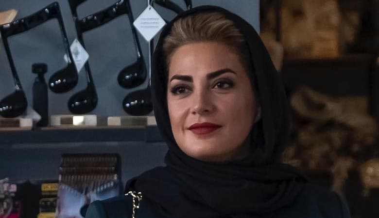 عکس/ ژست عجیب طناز طباطبایی در مراسم فرش قرمز!