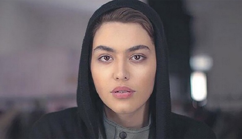 عکس/ تیپ و ژست جدید و عجیب ریحانه پارسا کاربران را به خنده آورد!