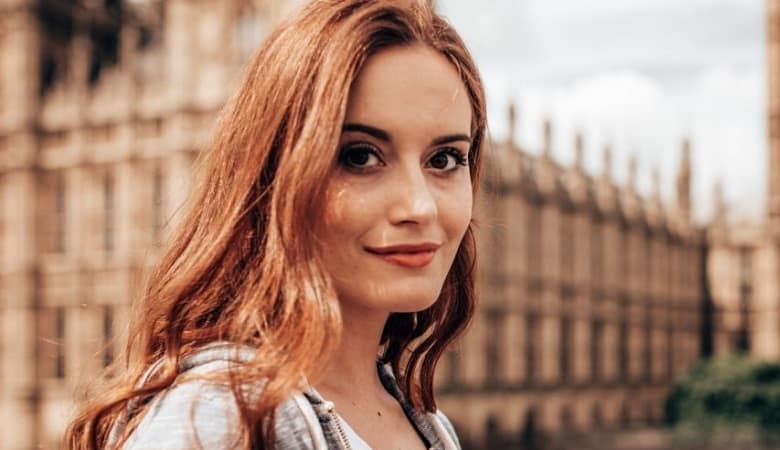 ۱۳ نکته‌ای که زنان را در نگاه مردان جذاب می‌کند!