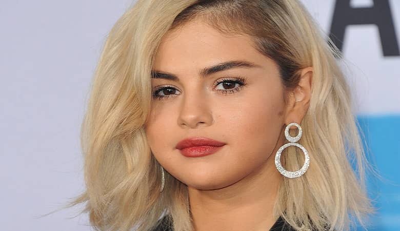 بیماری ناراحت کننده ای که خواننده محبوب با آن دست به گریبان است!