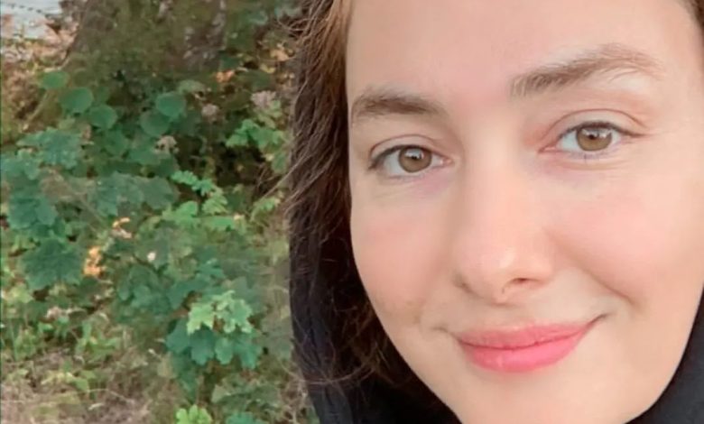 عکسی جالب و دیده نشده از “هانیه توسلی” در بین 4 خواهر زیبایش/ عکس