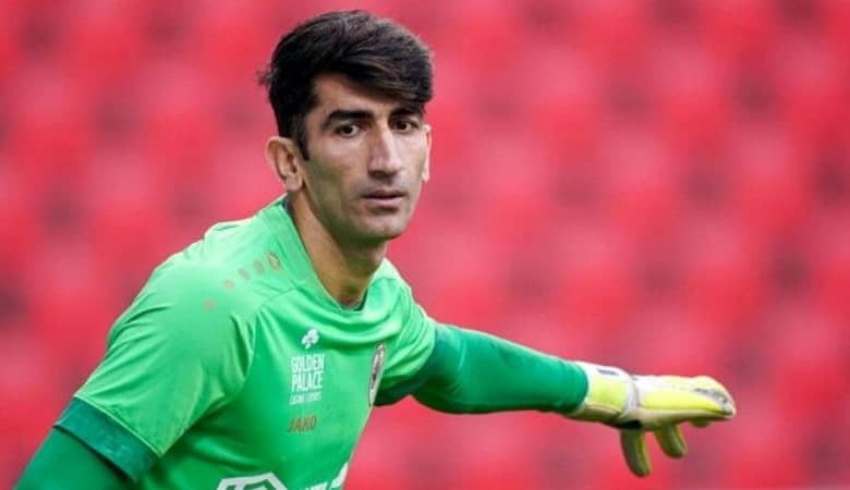 عکسی جالب از “بیرانوند” و خانواده اش در زمین فوتبال/ تصویر