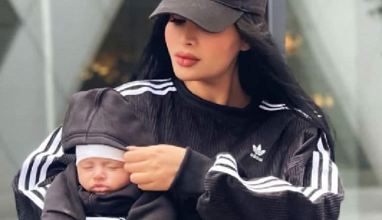 عکس/ لباس خاص و گران قیمت دنیا جهانبخت در تولد پسرش!