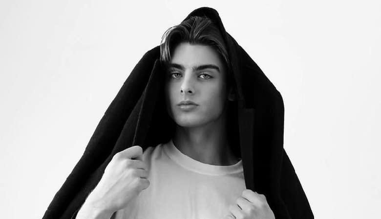 تصاویر/ پسر ایرانی که ادعا میشود زیباترین مرد جهان است!