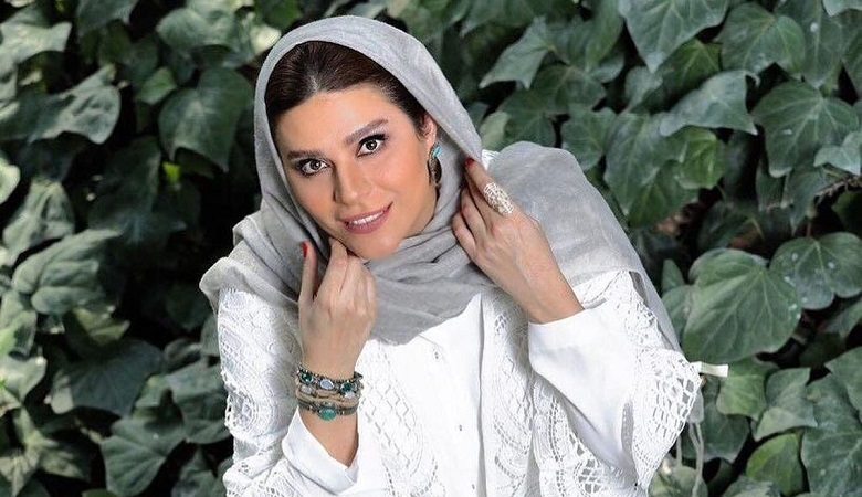 عکس/ تیپ عجیب و اضافه وزن شدید سحر دولتشاهی در کنار زن هندی