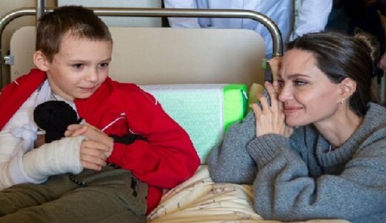 “انجلینا جولی” درخواست خود را جهانی کرد!