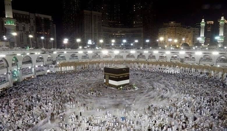 حضور سوپراستار جهان در خانه خدا همه را غافلگیر کرد!