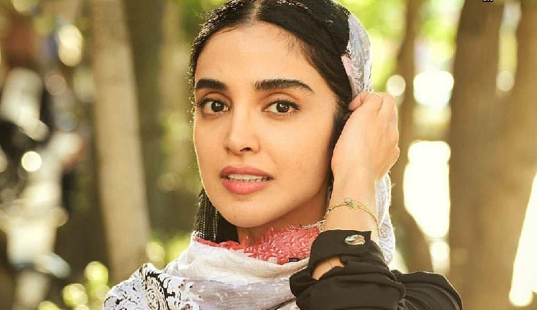 عکس/ الهه حصاری پروانه شد!