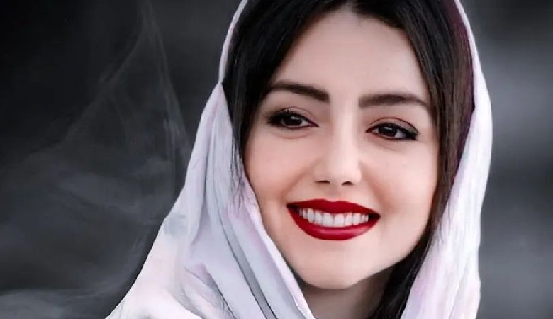 عکس/ تیپ لب دریای نازنین بیاتی در فصل سرد!