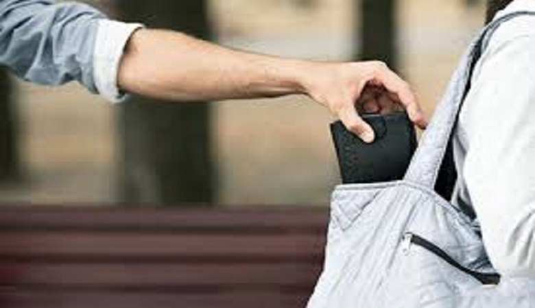 ویدئو/ سارقان قمه به دست مجبور شدند گوشی را پس بدهند!