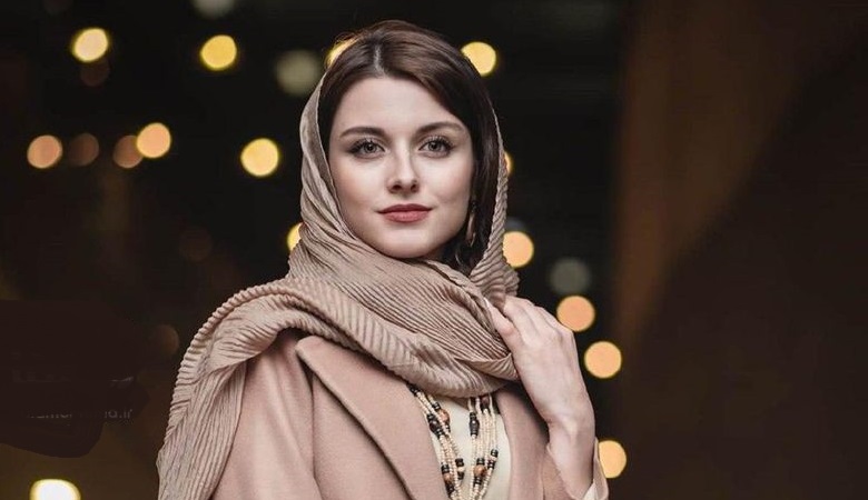 عکس جذابی از سارای گرجی جیران با تم سفید!