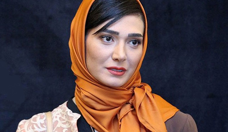 عکس/ مینا وحید و قابی حاشیه ساز در کنار دوستانش!