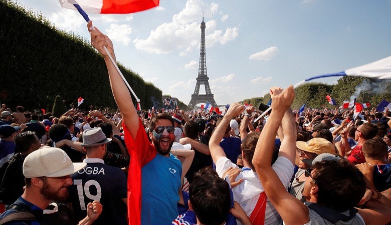 ویدیو/ صحنه ناگوار مرگ نوجوان ۱۴ساله پس از صعود فرانسه به فینال