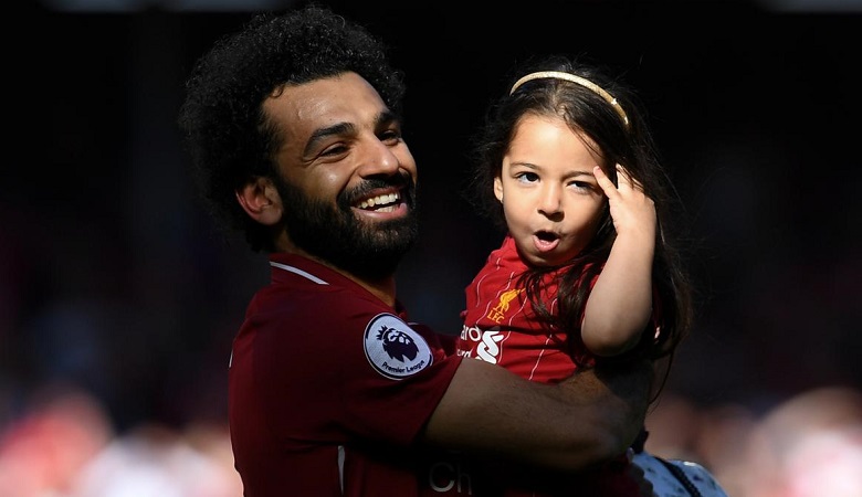عکس/ حجاب جالب همسر محمد صلاح وسط دریا سوژه شد