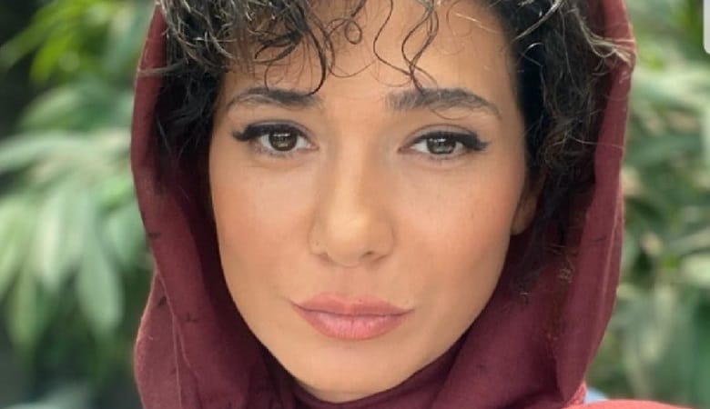 ویدئو/ وقتی مینا وحید لباسی اعتراضی پوشید!