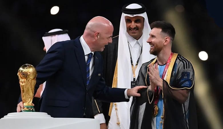 تصاویر/ عبای عربی مسی پیراهن تیم ملی آرژانتین شد!