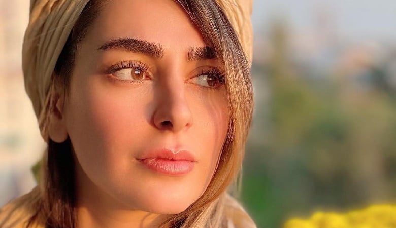 عکس کریسمسی سمانه پاکدل با تم قرمز و درخت کریسمس!