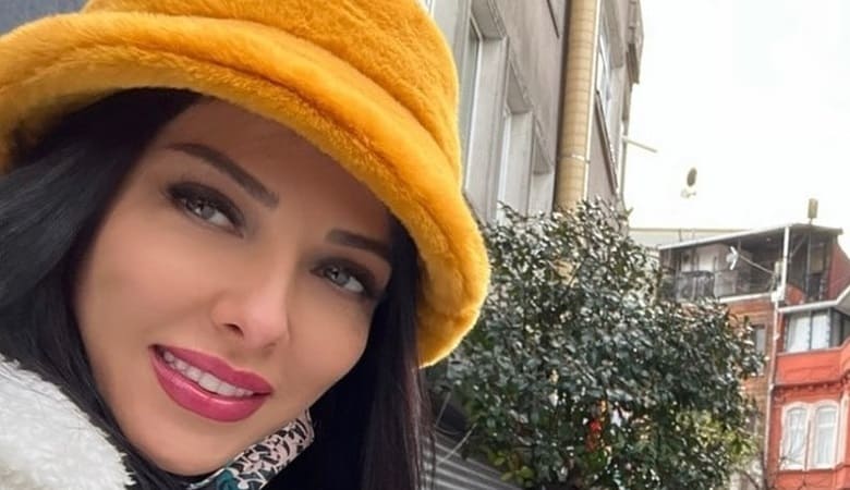 عکس/ لیلا اوتادی با تیپ کارمندی!