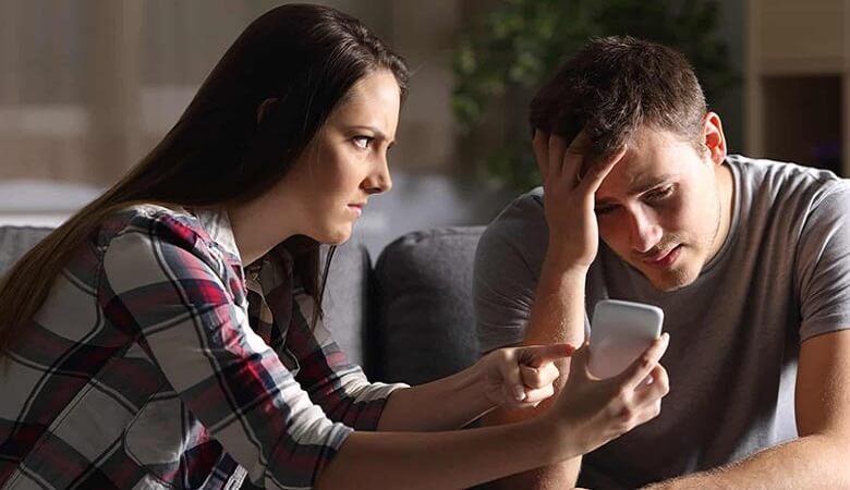 ۸ نشانه مردان هوسباز که شما را به بازی میگیرند!