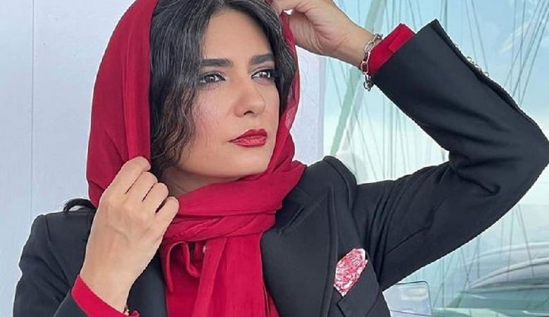 عکس/ سلفی لیندا کیانی با بزرگترین اثر هنری جهان!