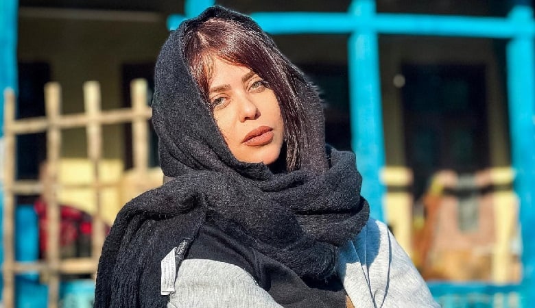 عکس صمیمی الهام اخوان با یک همکار یا هوادار!