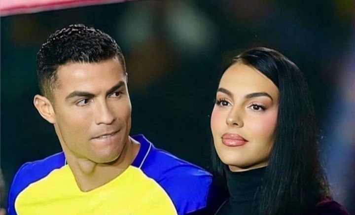 نگاه عجیب “رونالدو” به نامزدش در ملاء عام سوژه شد/ عکس