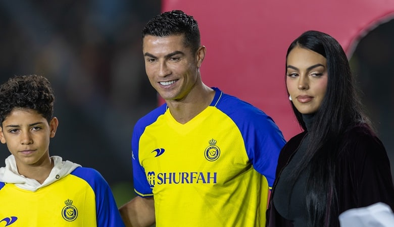 سورپرایز هیجان انگیز “رونالدو” برای نامزدش در عربستان تکرار شد/ عکس