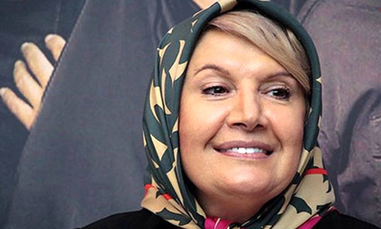 ست جالب و جیغ “خانم بازیگر ایرانی” در سر پیری/ عکس