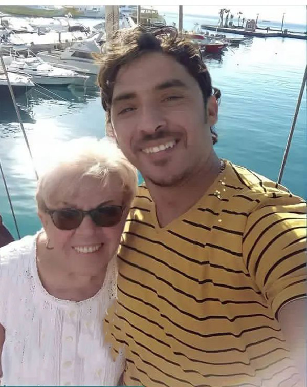 رمانتیک بازی های عجیب پسر جذاب و همسرش 80 ساله اش/ عکس