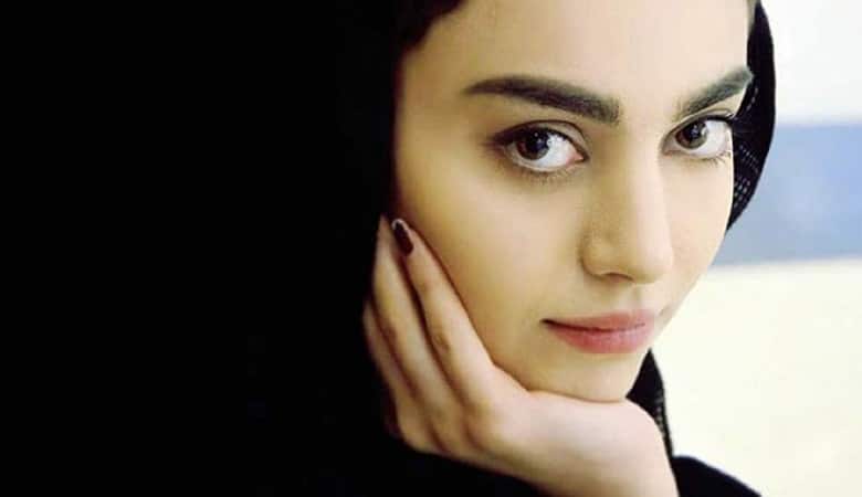 عکس/ مهشید جوادی بچه مهندس و تیپ سیاه و سفیدش!