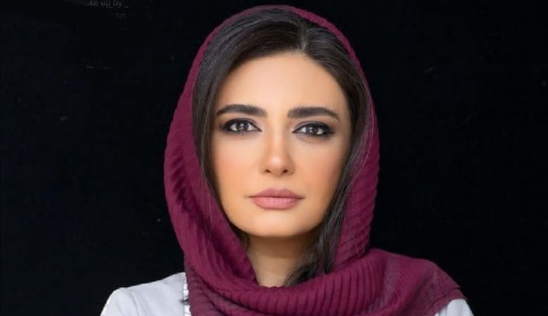 عکس/ بوسه دوست لیندا کیانی بر گونه‌اش در جشن تولد او!