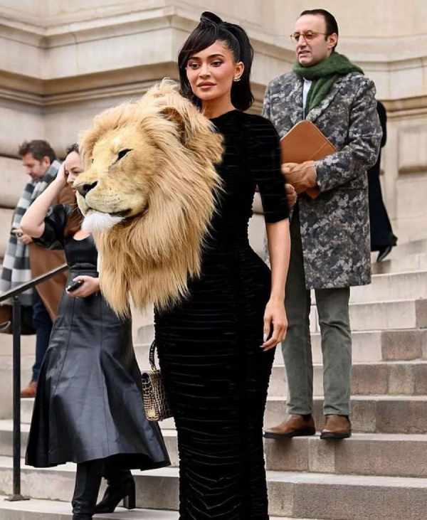 حمله کاربران به لباس “کایلی جنر” در هفته مد پاریس/ عکس