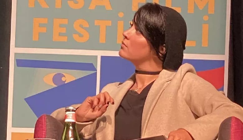 این بازیگر خانم نماز اول وقت میخواند!