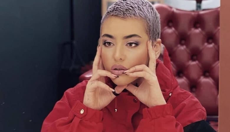 عکس بامزهای از ریحانه پارسا در دوران معصومیت!