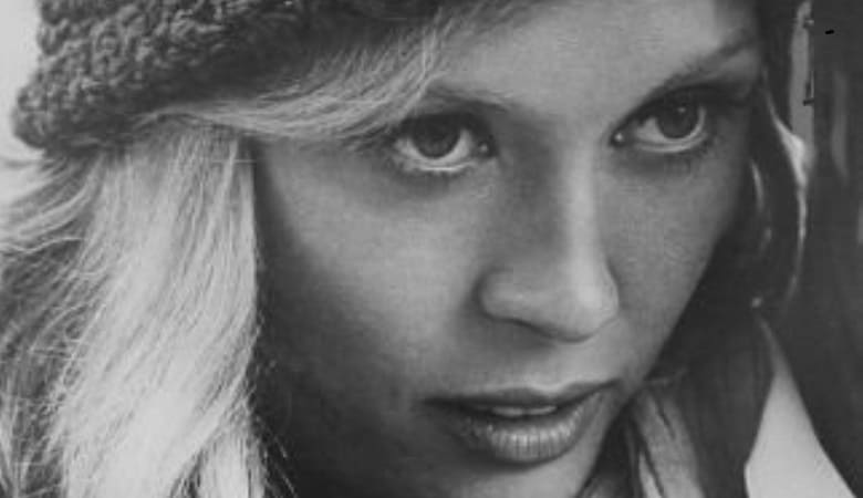 تصاویر/ نفرتی که در این لباس این زنان بیرحم نهفته است!