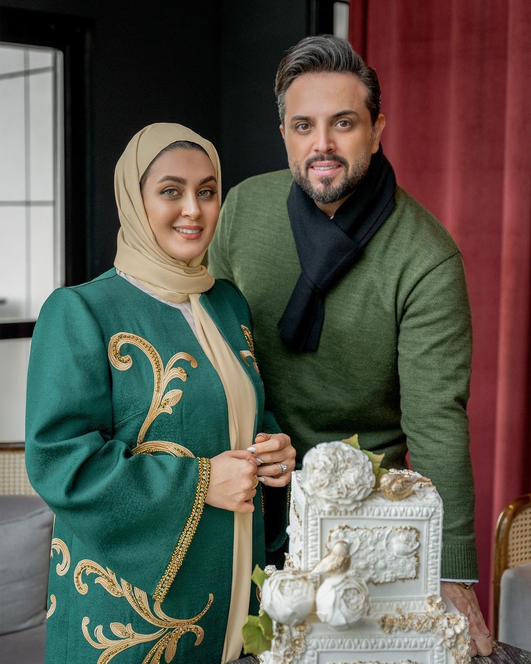 سنگ تمام “آقای مجری معروف” برای سالگرد ازدواجشان/ تصاویر