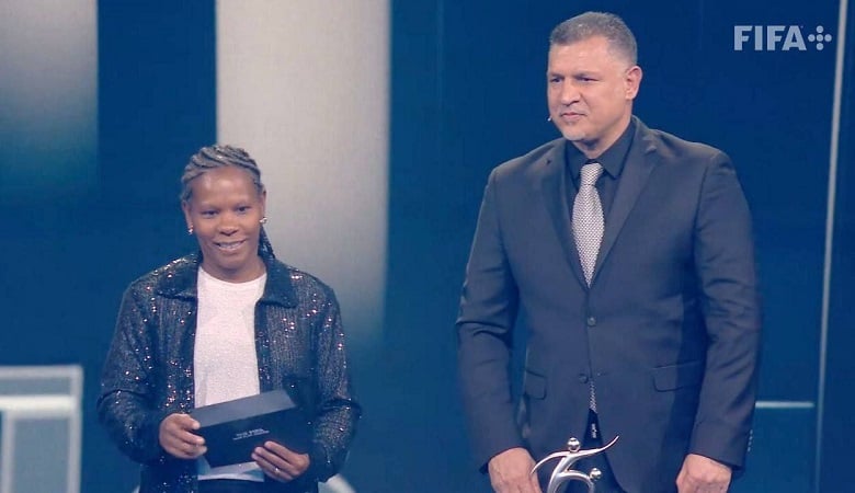 تصاویر/ نگاه معنادار ستاره دنیای فوتبال زنان به شهریار!