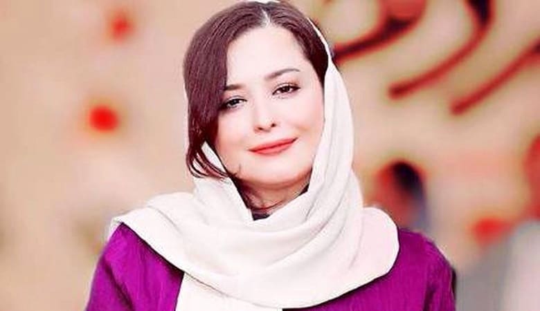 عکس/ گشت و گذار مهراوه شریفی نیا در اسپانیا با خودروی شش در!