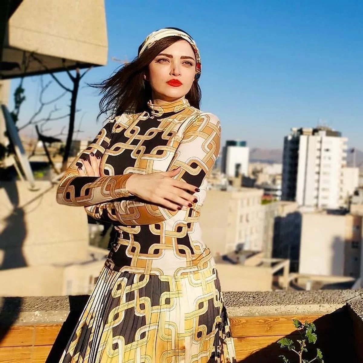 ژست مدلینگی “بهنوش طباطبایی” در عجیب ترین مکان ممکن