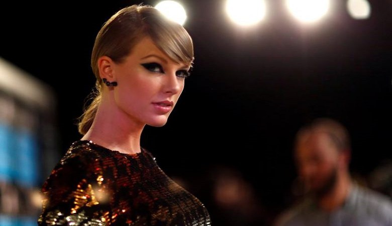 گوشوارهای خاص و گران قیمت “تیلور سویفت”/ عکس