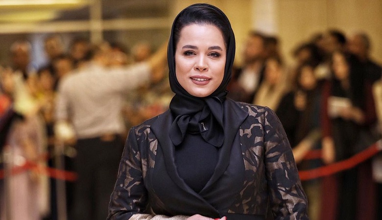 عکس/ ملیکا شریفی نیا با تیپی باورنکردنی و قدیمی کنار برج ایفل!