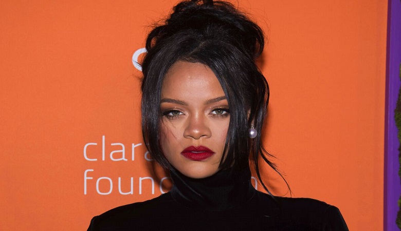 جدیدترین عکس از پیاده روی عاشقانه خانم خواننده و همسرش!