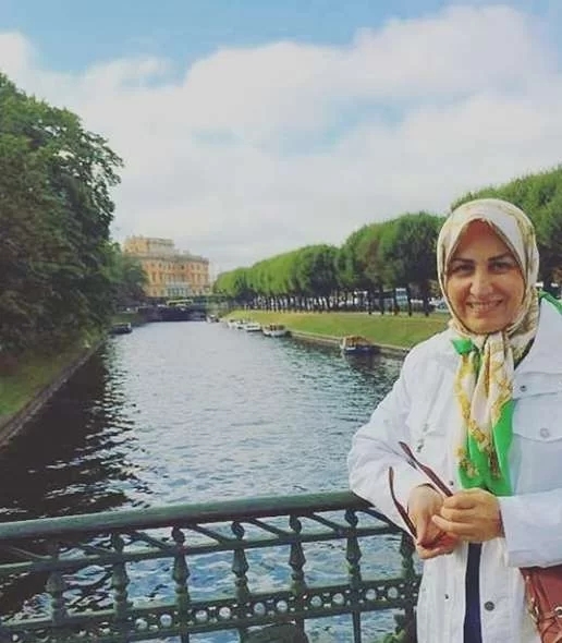 تیپ آن ور آبی “خانم مجری معروف” بعد بازنشستگی/ عکس