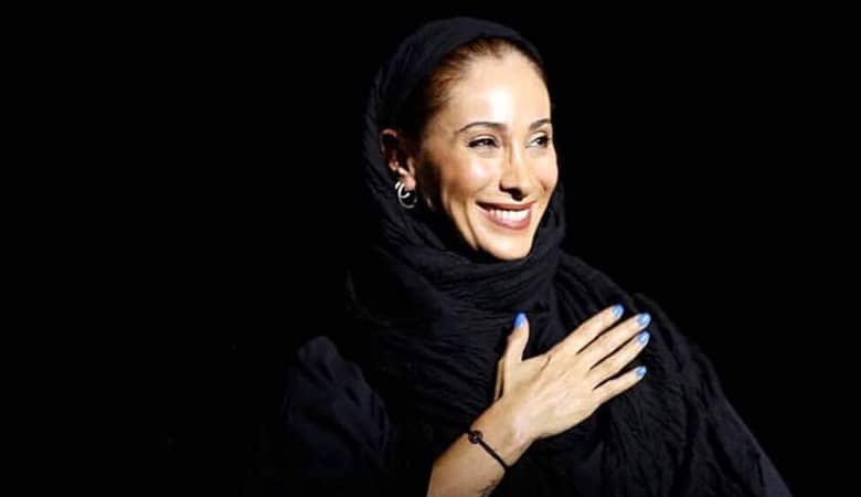 واکنش دختر بیتا فرهی به چهره مردانه تندیس مادرش